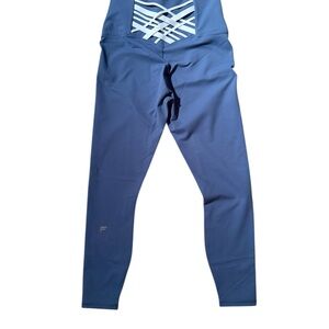 BUNDLE Fabletics: Exercise leggings and bras